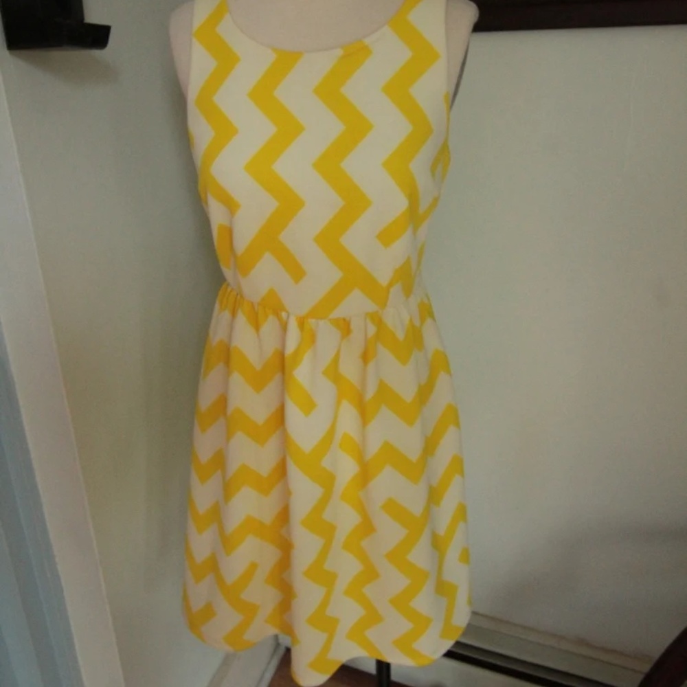 NWTJulie Brown Gabrielle Lemonade Yellow White Chevron Dress